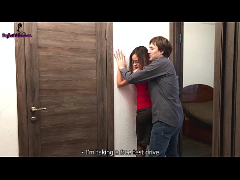 ❤️ सेक्सी रियाल्टर तिची अपार्टमेंट विकताना तिच्या मांजरीला कामुकतेने धक्का देतो आणि चुदतो - क्रेम्पाई अश्लील mr.hqpornvideos.ru ﹏